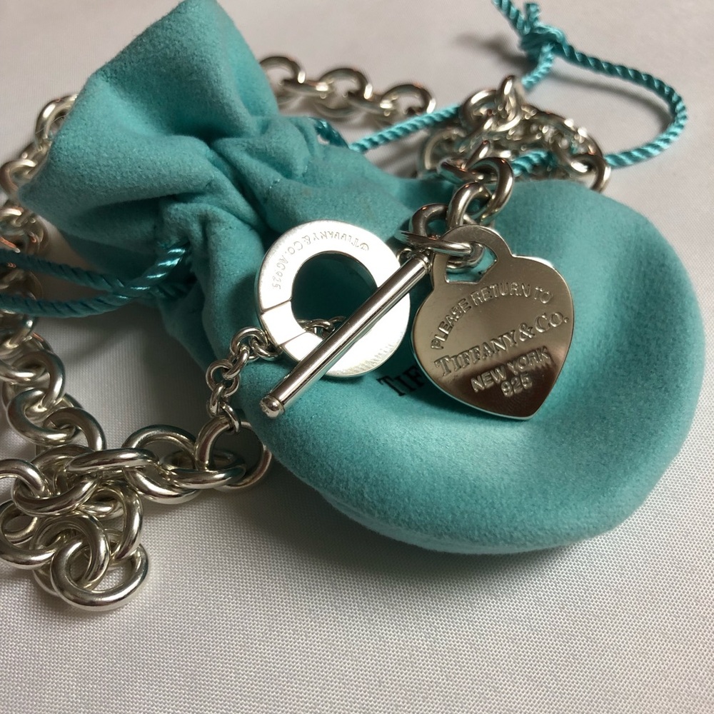 Classic Tiffany Necklace with original bag and box